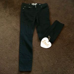 Women’s black skinny jeans